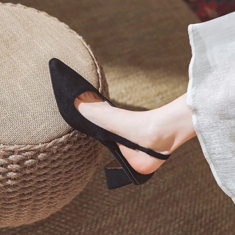 2025 European Station Wedding Shoes Explosion Pointed Thick Heel High Heels Women Commuter Versatile Shallow Mouth Fashion Sandals