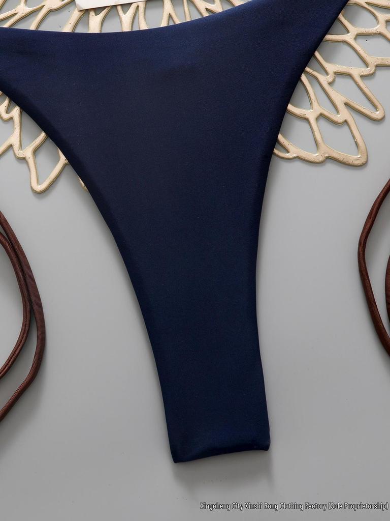 Europäisches einfarbiges Träger-Tanga-Bikini-Set 2026