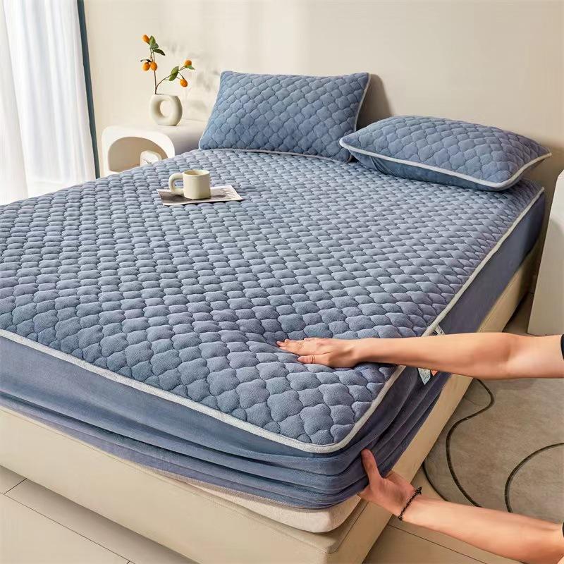 Mother-and-baby Milk Velvet Padded Bedspread with Cotton Padded Single and Double Simmons Bedspread Mattress Protective Cover