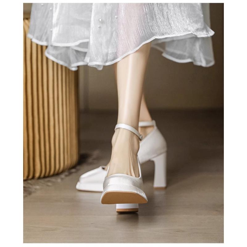 Not tired feet main wedding dress wedding shoes artifact new small thick heel waterproof table high heels host performance banquet shoes
