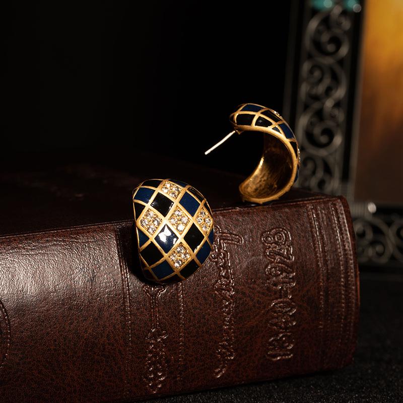 

Серьги-пусеты в форме буквы С с широкими боками, с капающим маслом и бриллиантами, в стиле ретро, придворные, темпераментные, серьги легкой роскоши, высокого класса