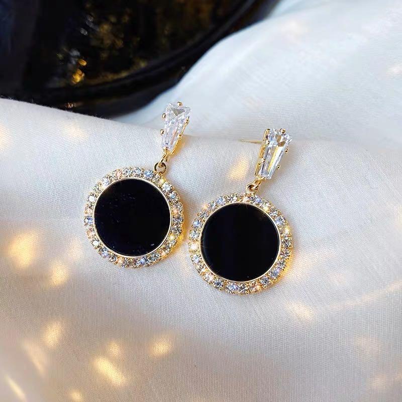 2023 Trendy Korean Black Diamond Round Earrings: Versatile and Elegant