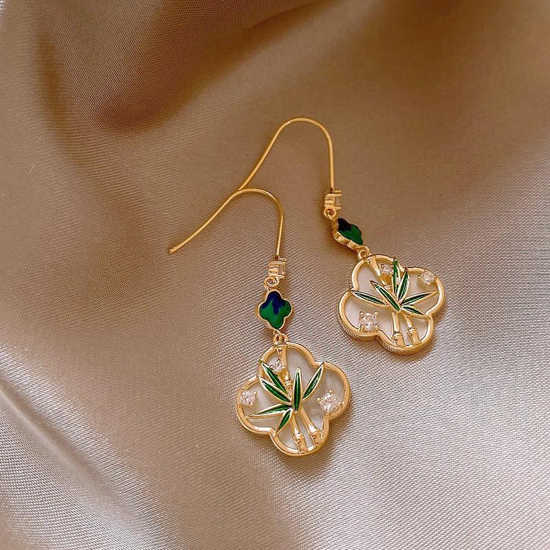 

Модные серьги-подвески для женщин золотой