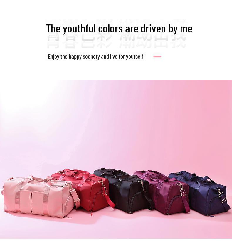 Geräumige Reisetasche mit Nass-/Trockenfach, ideal für Sport, Yoga und Kurztrips, mit aufgedrucktem Logo.