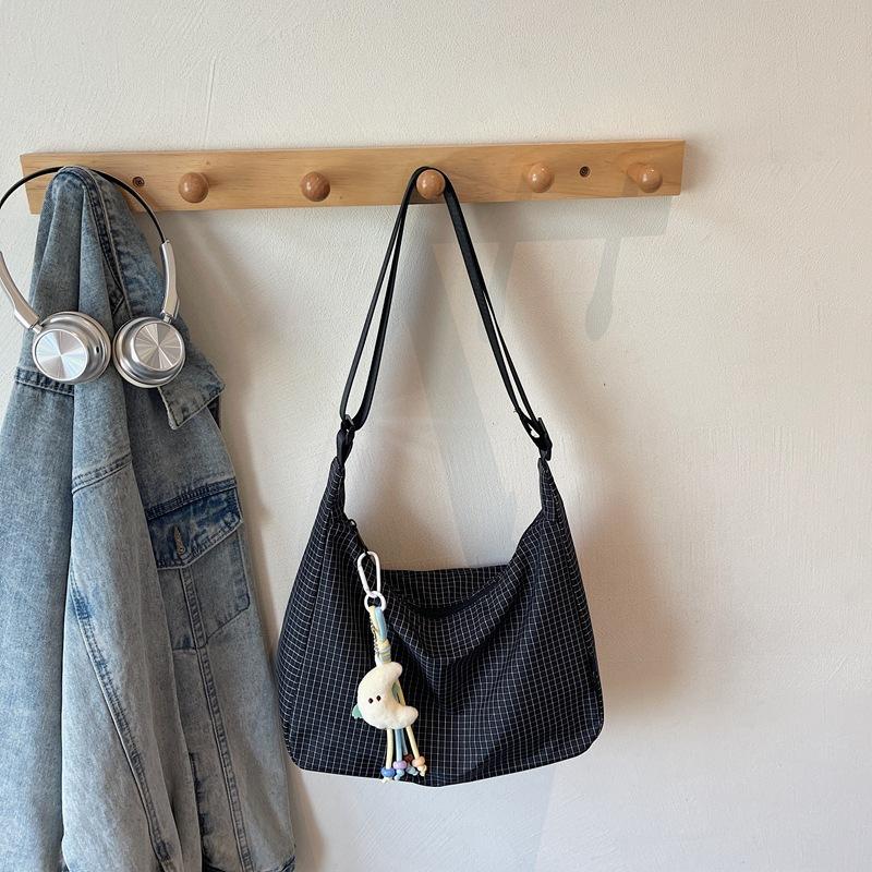 Student large-capacity bag 2025 new pleated fabric underarm bag shoulder messenger bag niche commuter bag