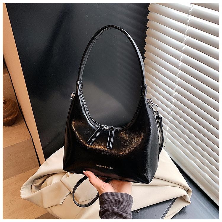 

Ladies women s bag new versatile shoulder bag simple messenger bag retro underarm bag tide чорний