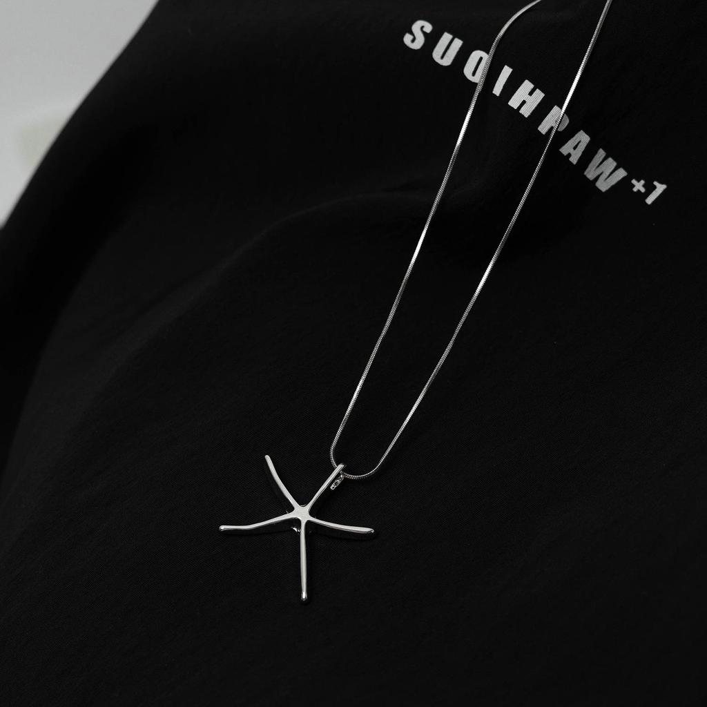 Minimalist Starfish Pendant Necklace for Women - Niche Design, Versatile Clavicle Chain, Vacation Style Fashion.