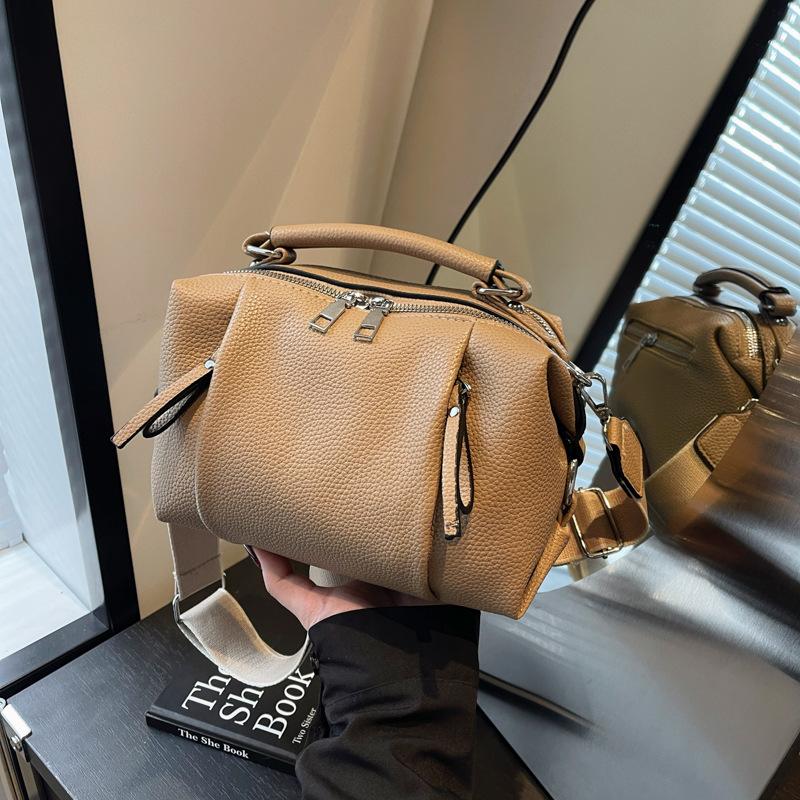 

Сумка-подушка женская новая модная с премиальной текстурой, плиссированная, маленькая, осенне-зимняя, универсальная, широкополосная сумка-мессенджер хаки