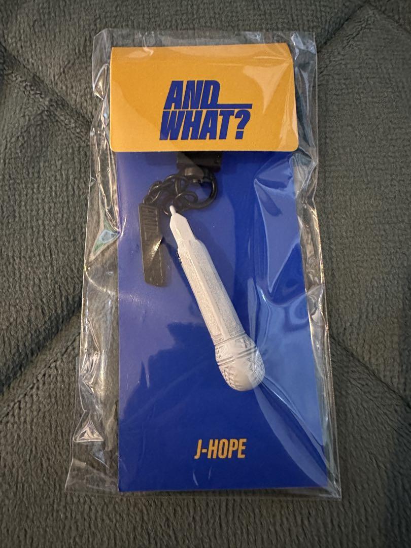 

[Б/У] Эксклюзивная выставка J-Hope в Корее AND_WHAT Официальный брелок-микрофон