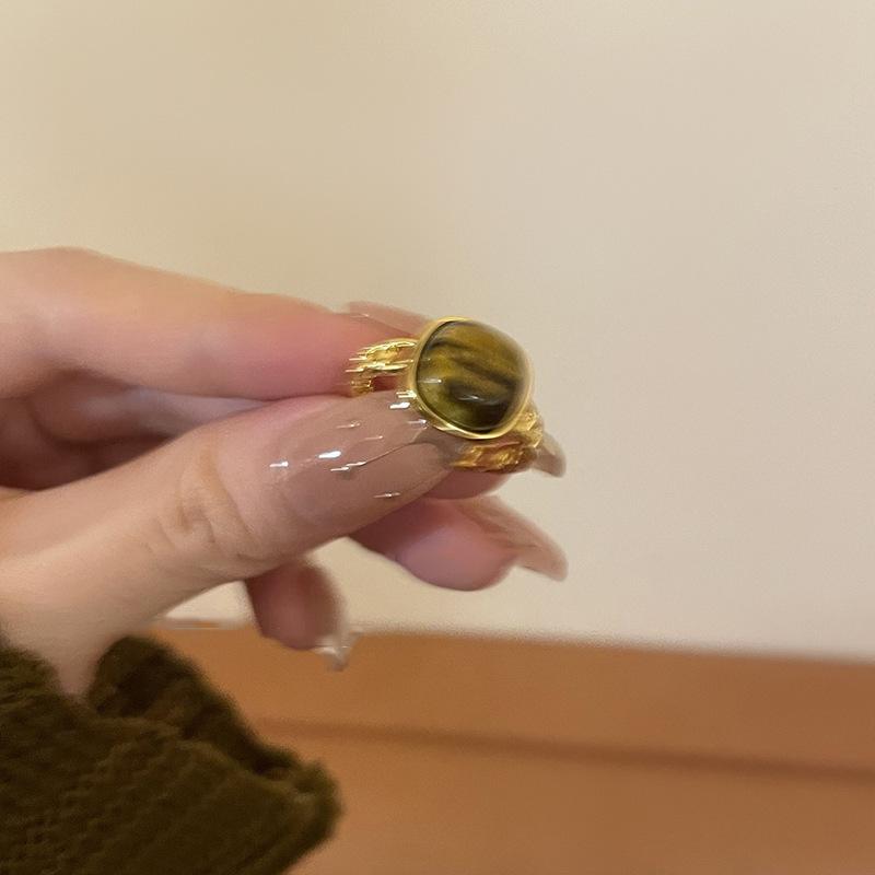Vintage Sophisticated Amber Natural Stone Ring For Women Unique Geometric Fashion Accessory