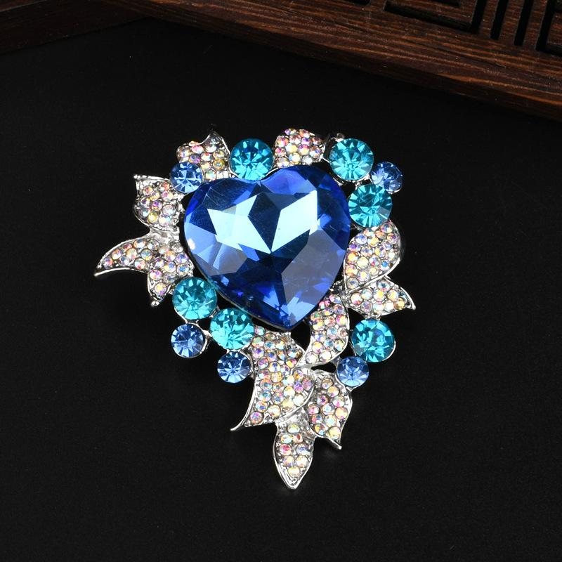 Vintage Crystal Brooch High -End Corsage Female Accessories Pin Simple Coat Suit Accessories