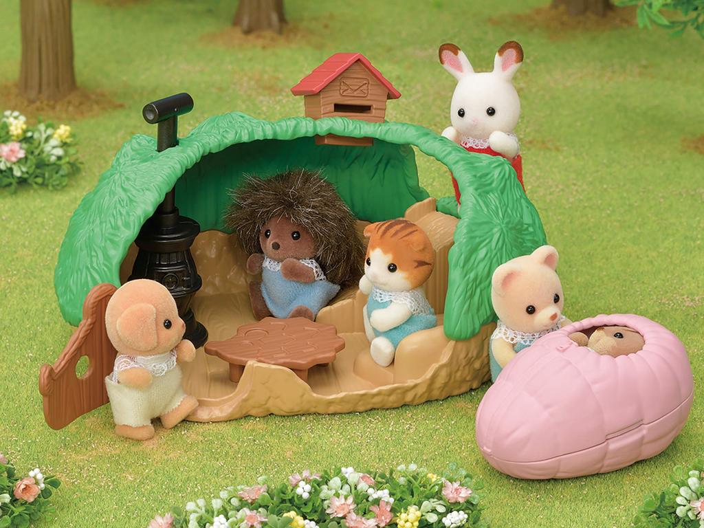 Sylvanian Families Rodzinna Podróż Zestaw Zabawowy Tajemniczy Dom ST Mark Wiek Epoka Sylvanian [Uroczy Zestaw] (Certyfikat CO65, 3+, Zabawka, Domek dla lalek, Rodziny, Sp. z o.o.)