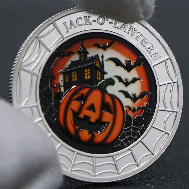 Halloween commemorative coins, metal collectible coins, baked paint, high relief, handicrafts, gold and silver plating, color printed coins