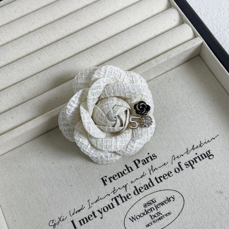 Korean Fabric Camellia Brooches For Women  Handmade Flower Lapel Pins Elegant Clothing Jewelry Accessories Corsage