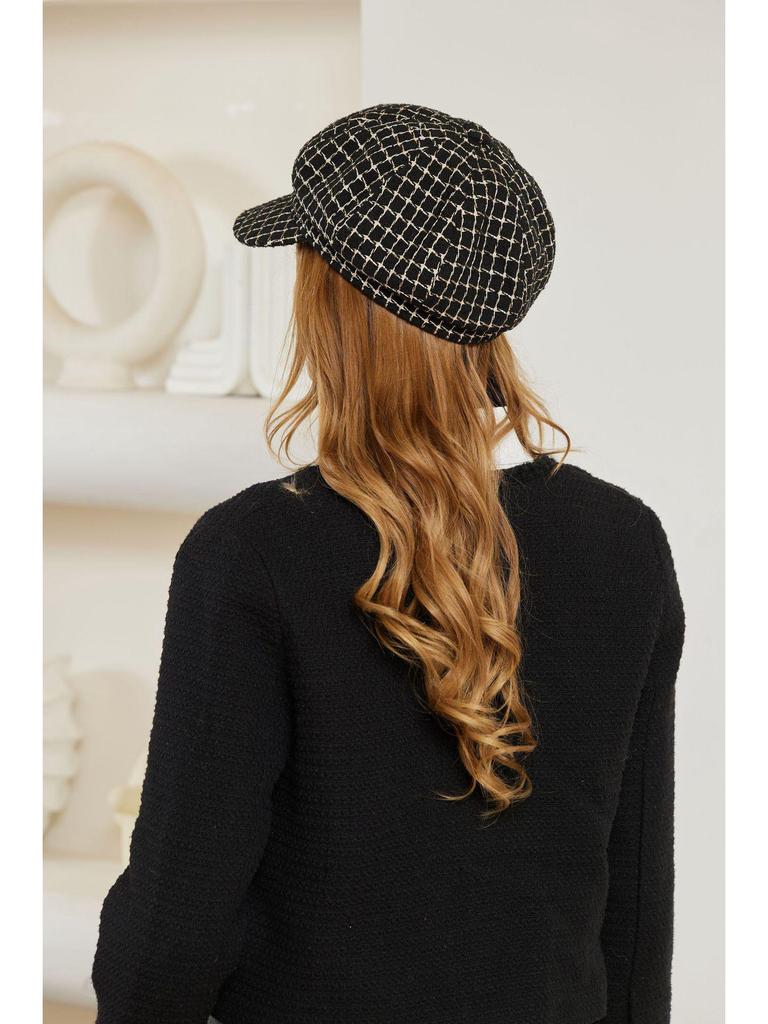 Women's Retro British Plaid Octagonal Cap: Versatile Spring/Autumn Beret with Big Brim for a Casual, Literary Look.