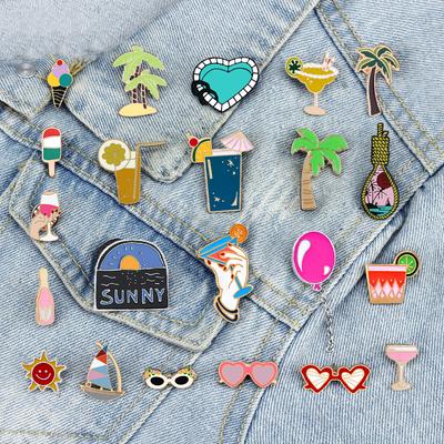 Genießen Sie Sommerurlaub Brosche Cartoon Meer Strand Sonnenbrillen Anstecker für Freunde Getränkebecher Eisbaum Emaille Abzeichen Tasche Schmuck Geschenk