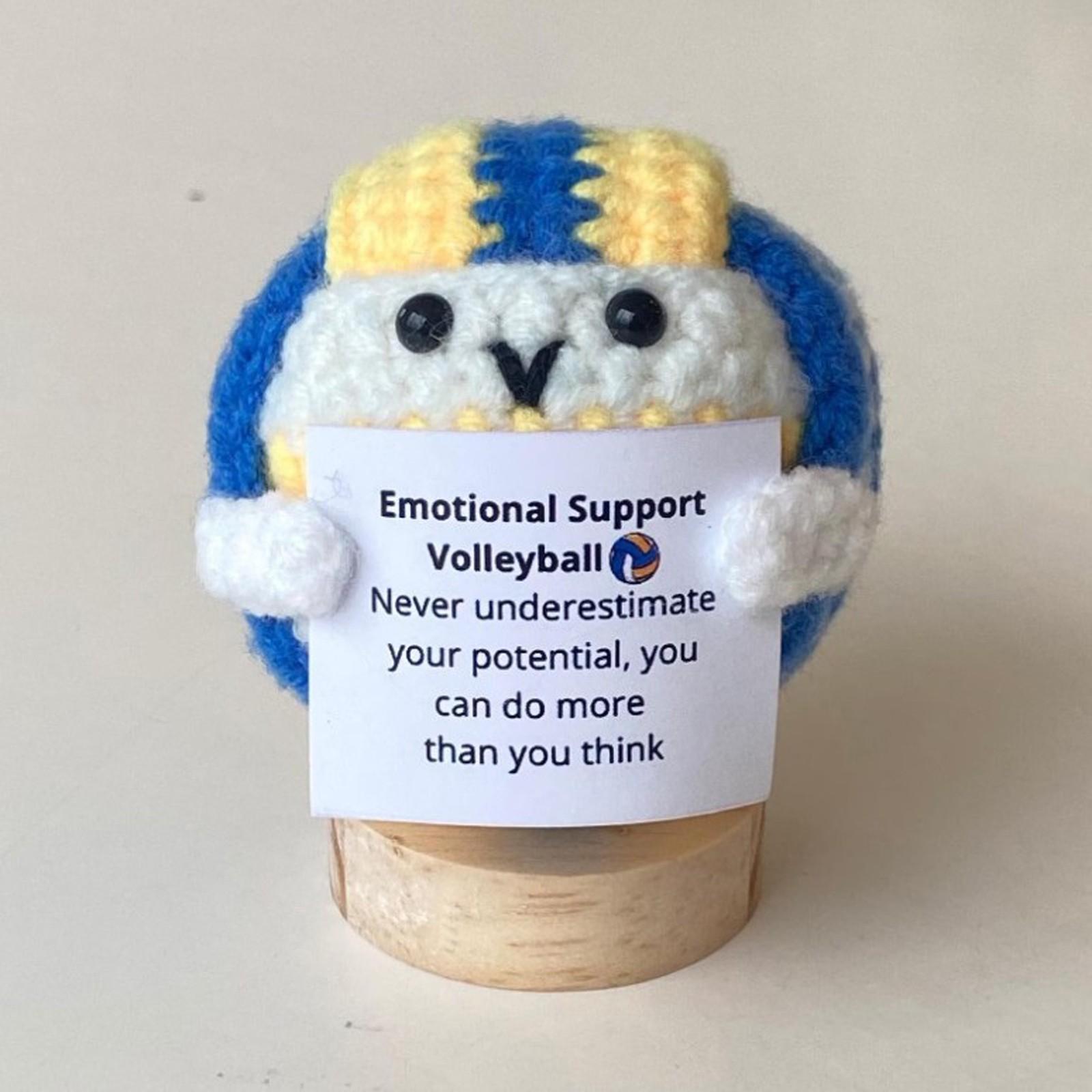 

Забавный позитивный волейбол, вязаный крючком мяч с мотивирующей цитатой, милый декор для стола, вдохновляющий подарок для спортсменов, студентов и коллег One Size