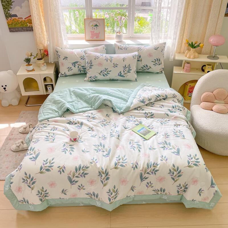 Yu Zhaolin Monica Silk Lightweight Quilt