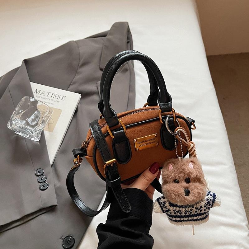 Retro Matte Portable Small Bag Women's Bag 2025 New Winter Commuter Boston Bag Foreign Style Shoulder Messenger Bag