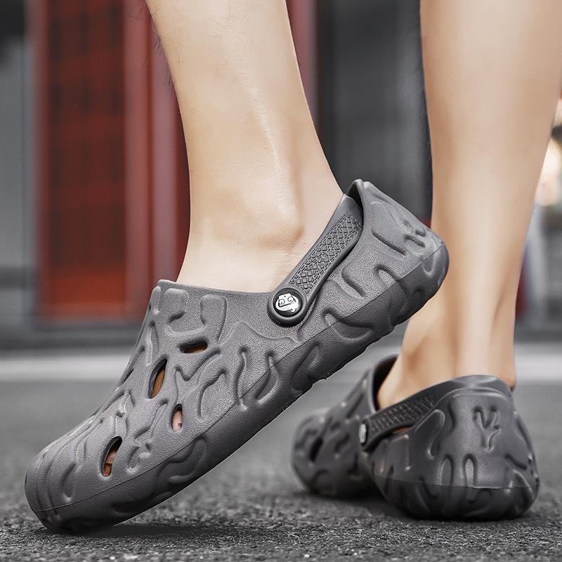 Men's Plus Size Lightweight Breathable Closed-Toe Summer Beach Clogs Sandals