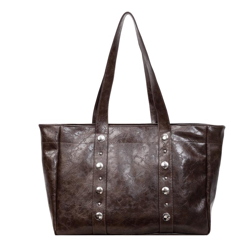 

Tote Bag Large Capacity Women PU Commuter Bag Rivet Shoulder Bag коричневий