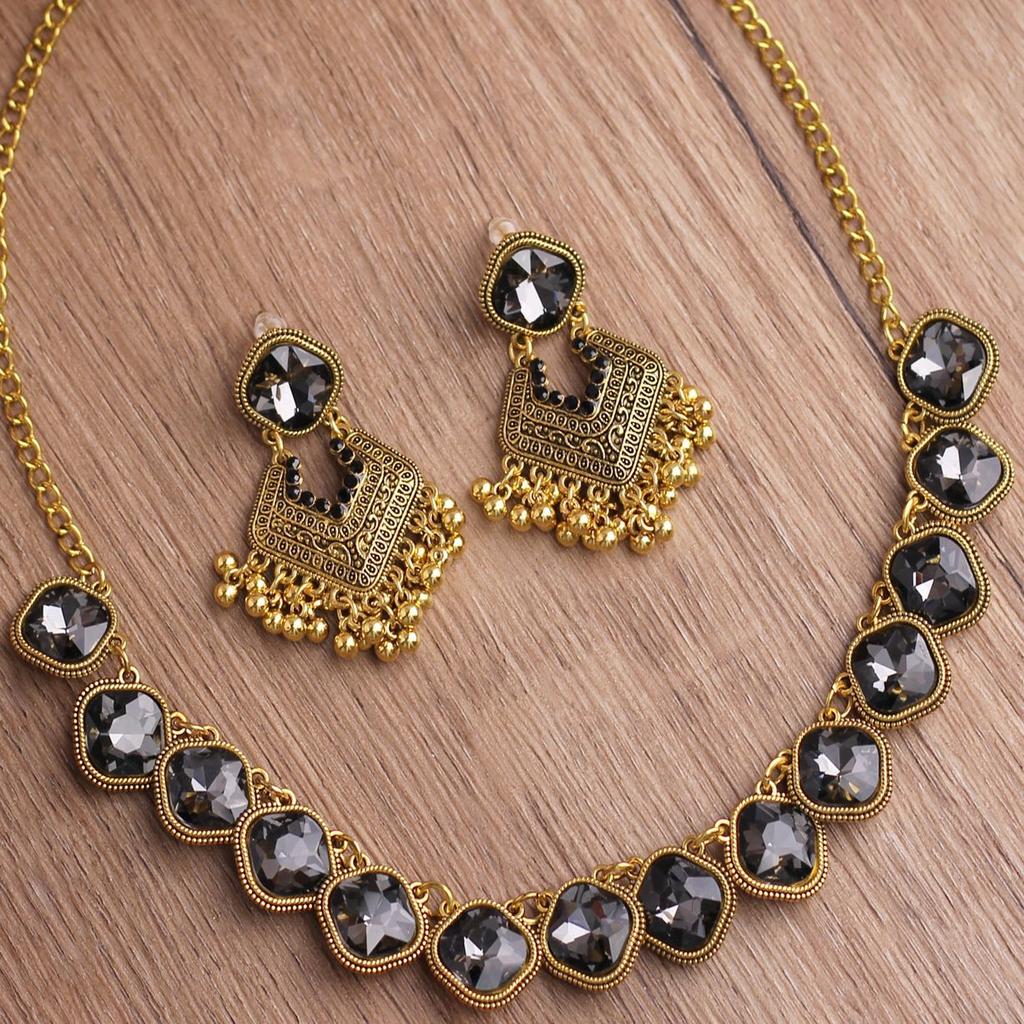 Fashion European and American Luxury Design Niche Jewelry Set Dinner Bride Accessories Necklace Retro Fringed Earrings