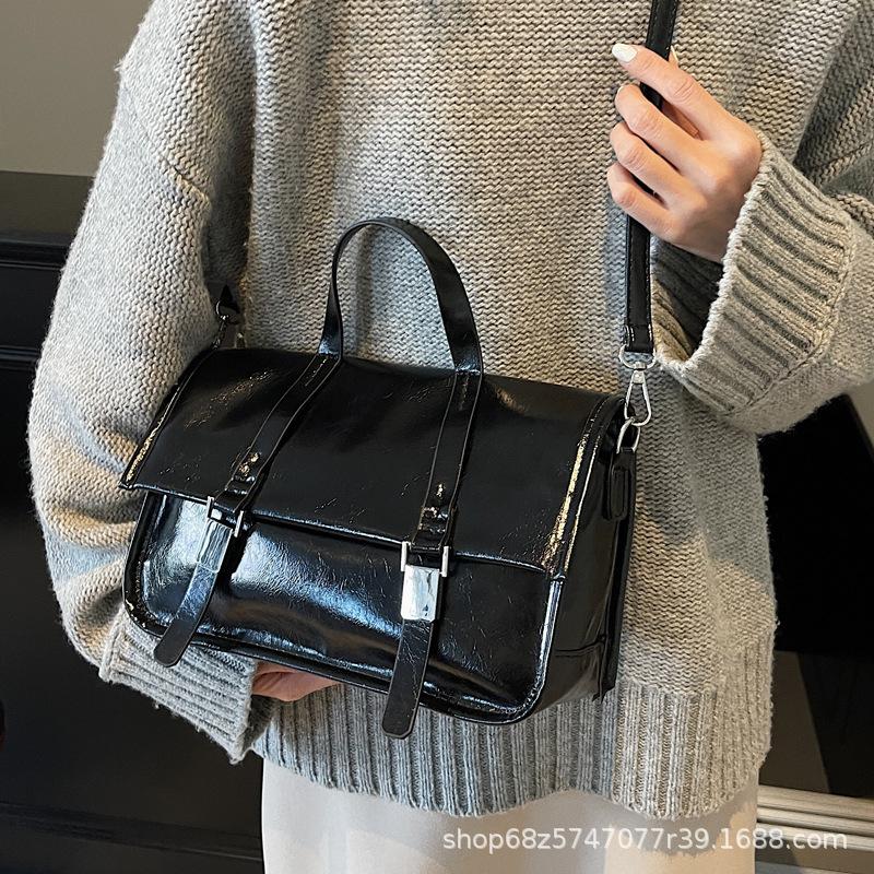 Retro oil wax leather tote bag women's 2025 new texture simple texture portable large bag large capacity retro crossbody women's bag