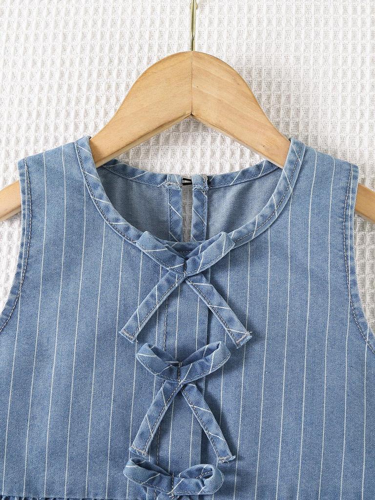 Two-piece Set for Girls: Sleeveless Top with Bow and Lace Design, and Slimming Retro Blue and White Striped Denim Shorts.