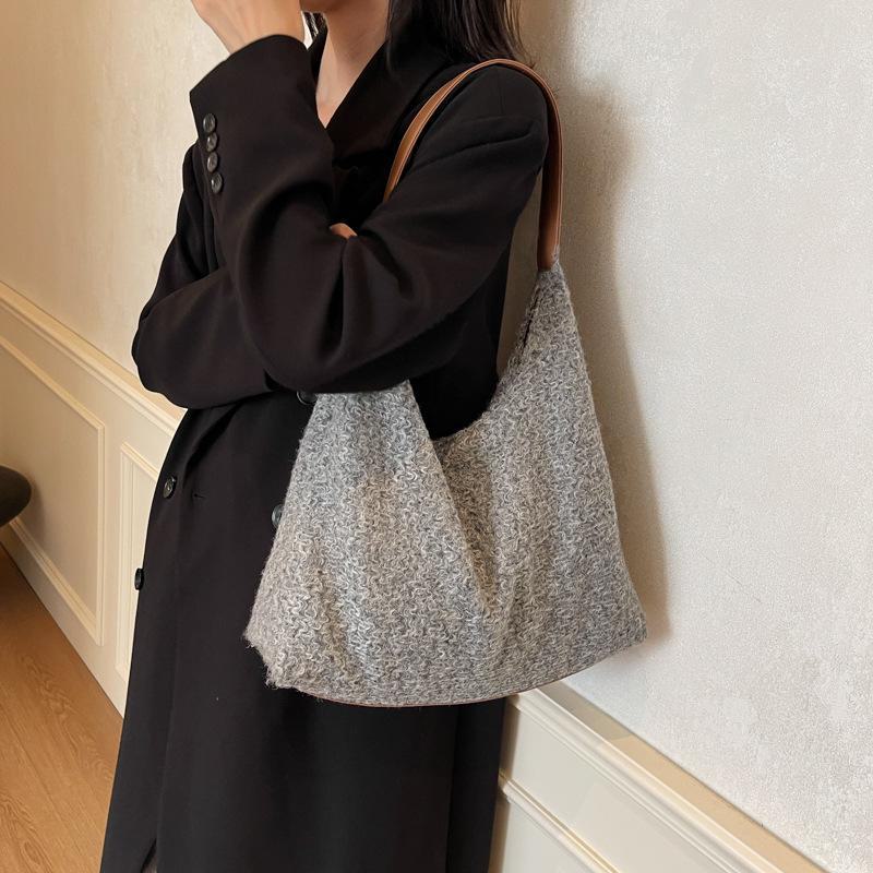 2024 Fashion Leopard Print Plush Shoulder Bag for Women - Casual Large Capacity Underarm Tote