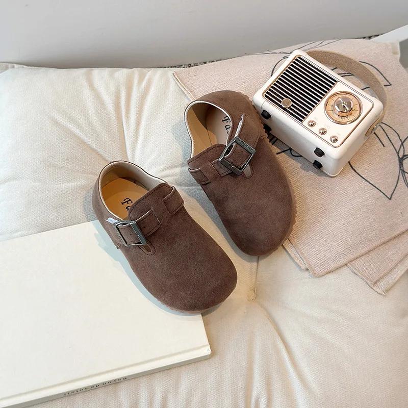 

Обувь на плоской подошве для мальчиков и девочек, милые детские мокасины на липучке 2024 года, новая модная детская повседневная обувь с защитой от грязи и круглым носком 21 коричневый