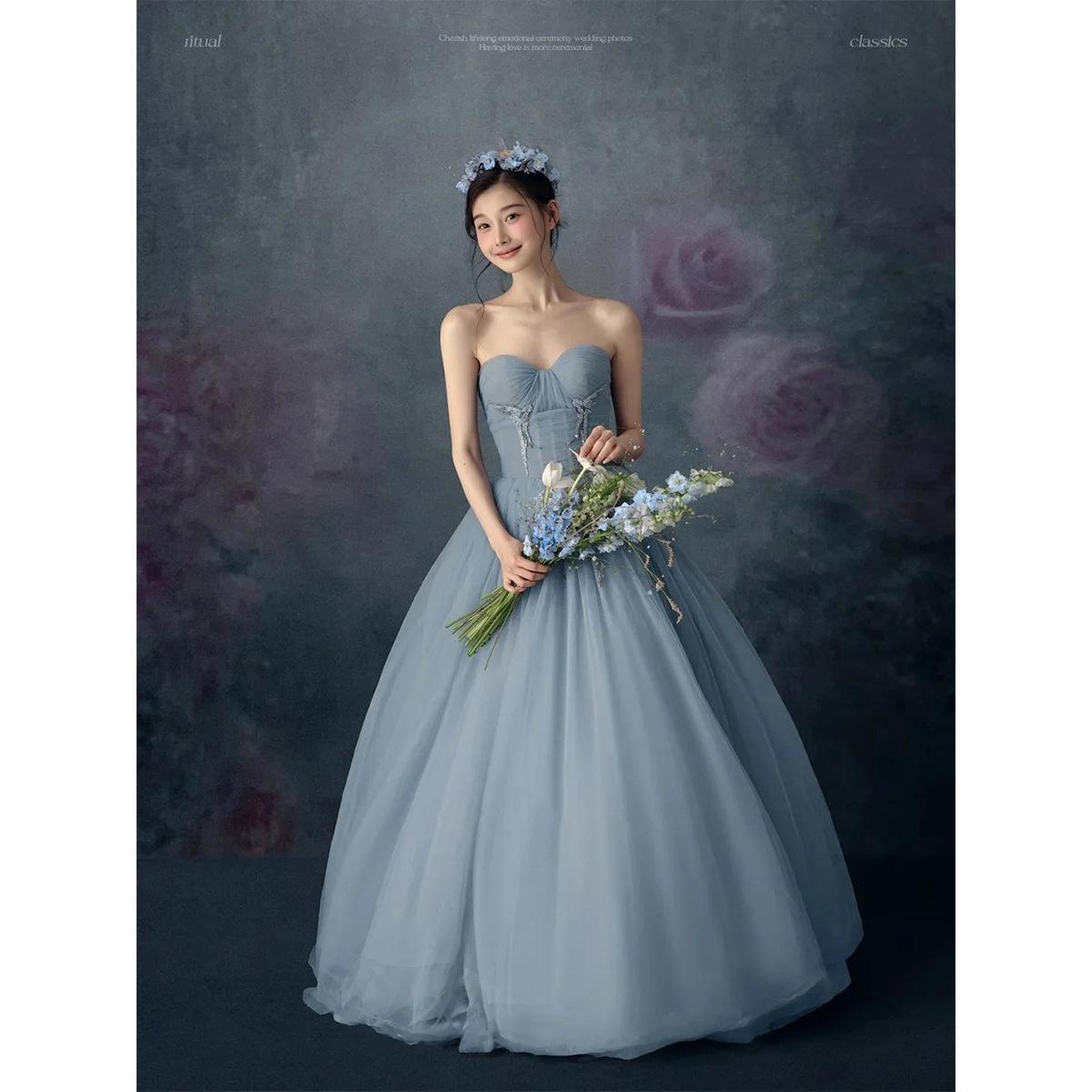 

Элегантный простой интерьер стиль масляной живописи пара свадебное платье женщины S