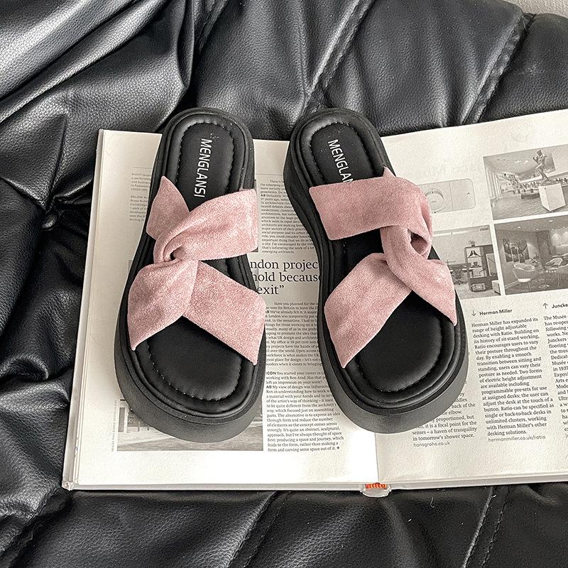 Thick-soled Heightening Cross-cool Slippers Are Comfortable At Home and Wear New Muffins and Beach Sandals.