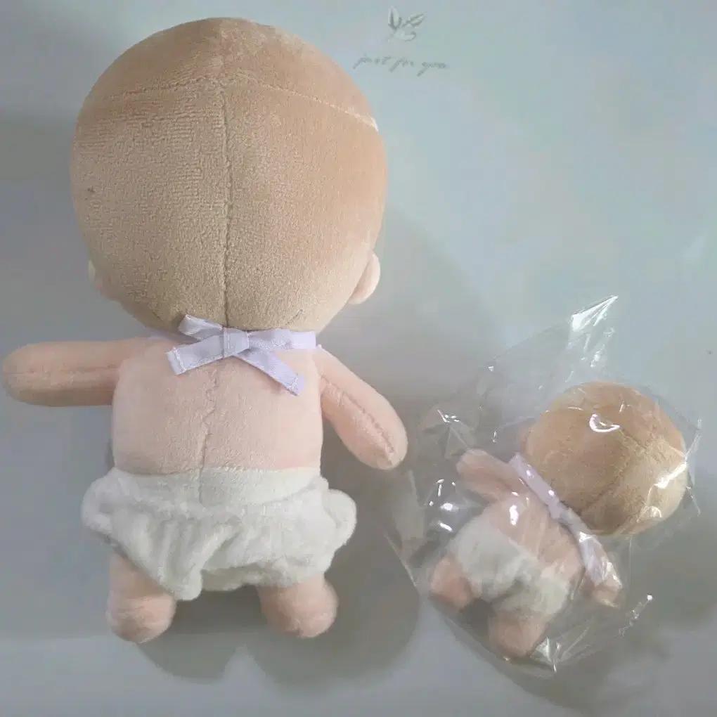 Half Price (shipping Included) 40,000) Xiumin Dolls 20cm, 10cm, Selling As a Set