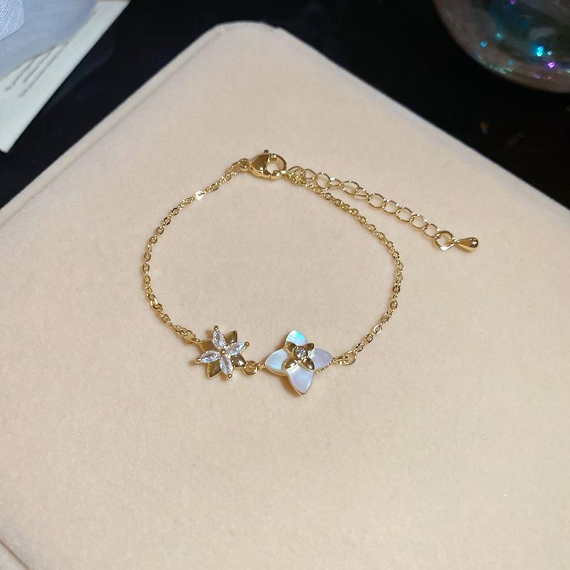 Meier Pearl earrings, bracelet, and necklace: exquisite and elegant niche jewelry set