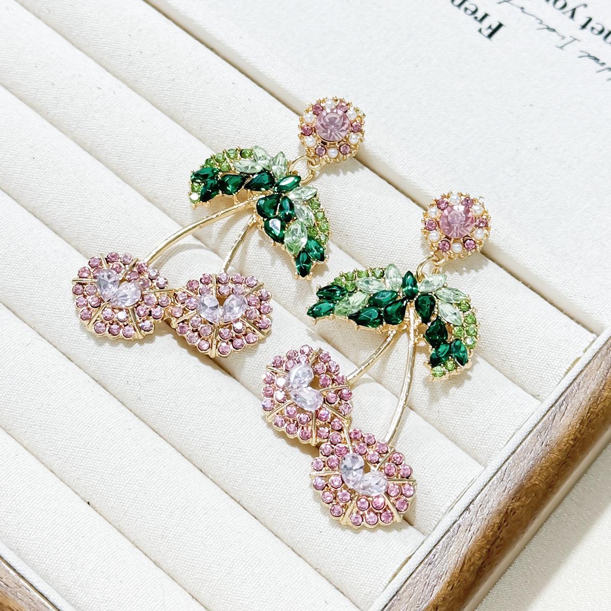 

Новые серьги-фрукты, украшения для ушей с бриллиантами, модные универсальные серьги-аксессуары, небольшие свежие женские серьги-гвоздики.