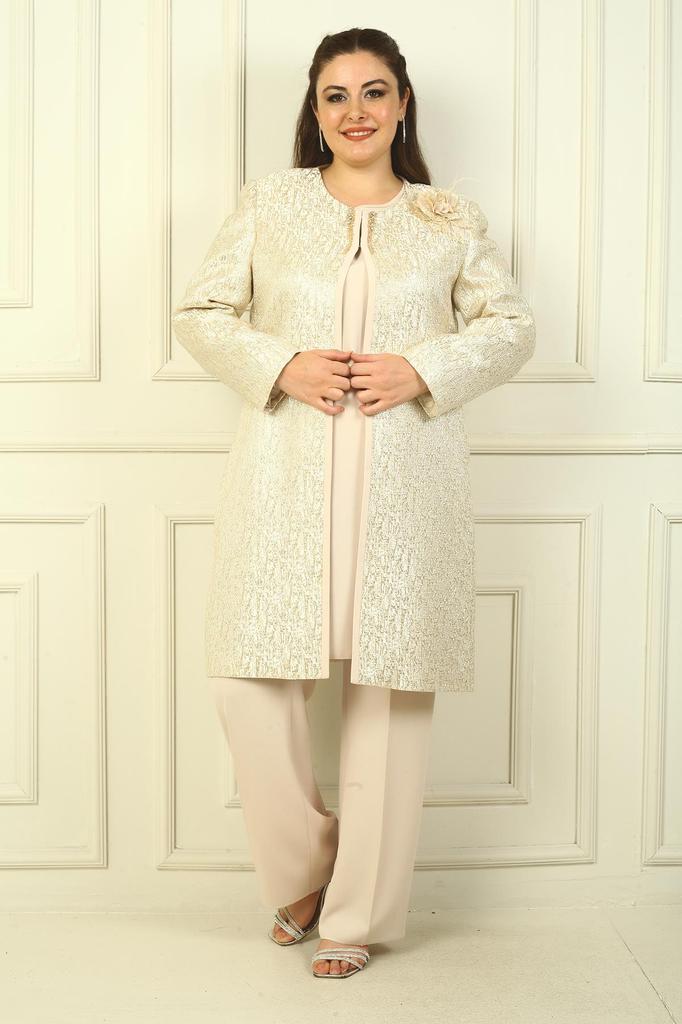 Kolsuz Yanları Yırtmaçlı Bluz Boncuk Detaylı Astarlı Uzun Jakarlı Ceket Pantolon Büyük Beden 3'lü Takım