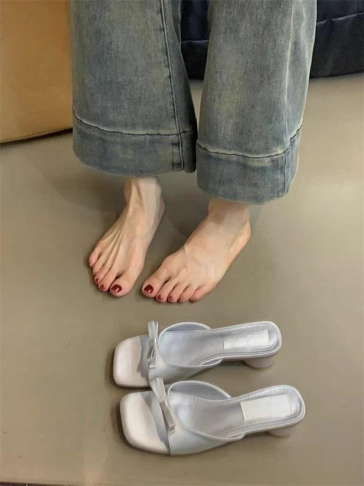 

Bow sweet square head slippers women s summer wear non-slip short heel with skirt 39 срібний