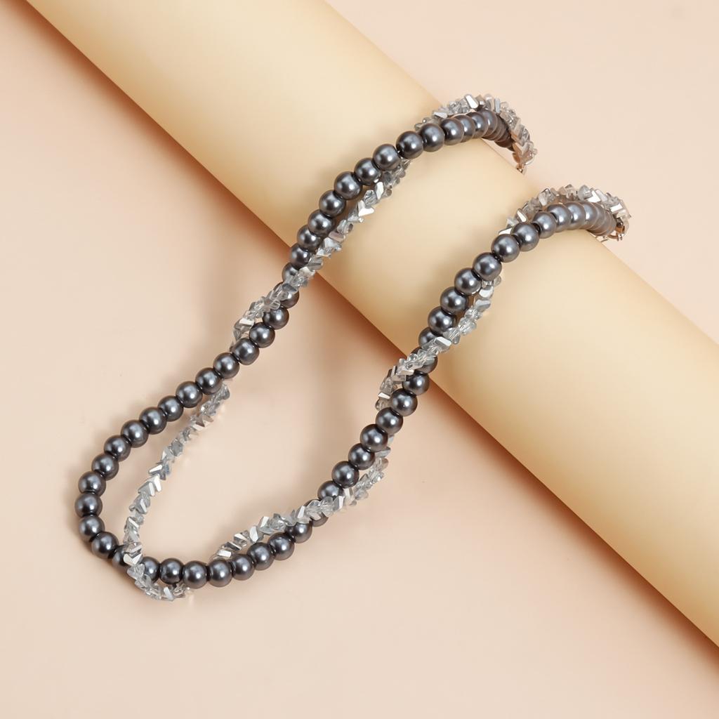 Moderiktiga, unika, diskreta lyxiga och exklusiva smycken; En perfekt present till en vän.