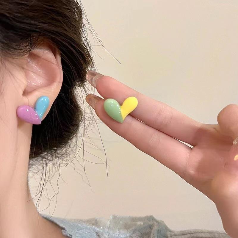 Sweet and cool girl~ Light luxury high-end butterfly earrings New year's trendy cold wind sweet stud earrings and ear jewelry