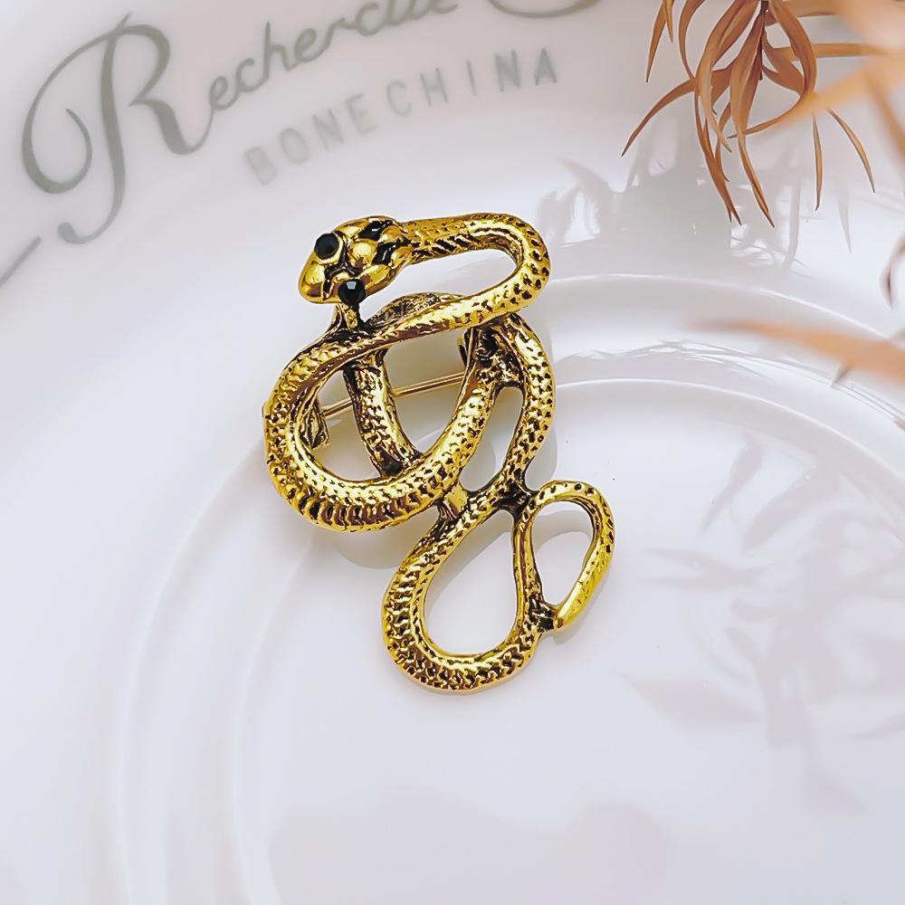 Tierkreiszeichen Schlange Brosche Vintage Personalisiert Verdrehte Schlange Legierung Kleidung mit AnstecknadelWeiblichKostümschmuck & Accessoires