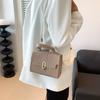 Retro einfache kleine quadratische Tasche Persönlichkeit und schöne Schultertasche Sommer neue Mode Trend Umhängetasche Handtasche