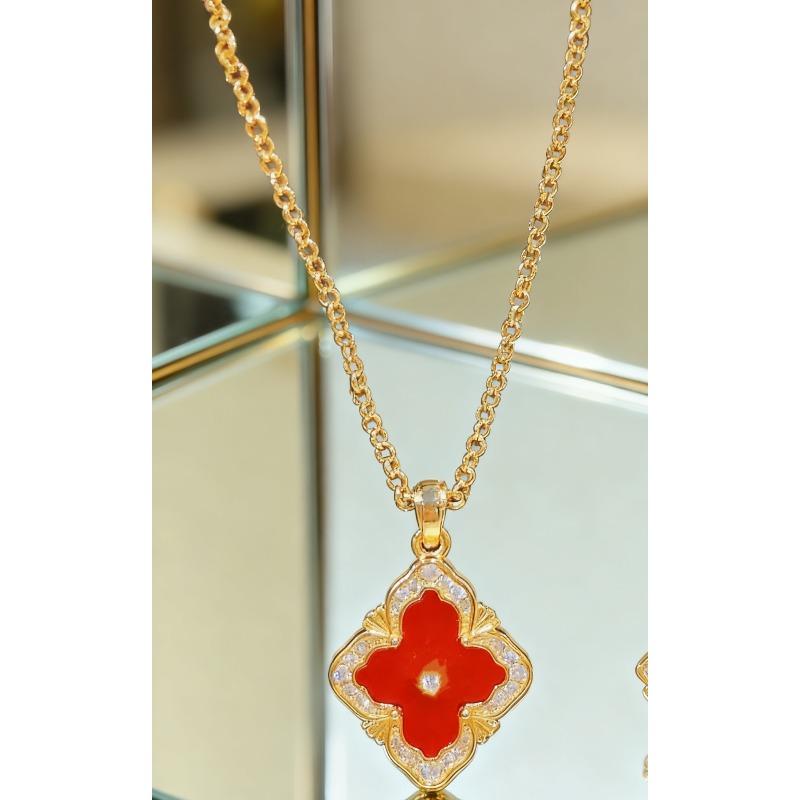 Vintage Court Style Brati White Fritillary Set Four-Leaf Clover Red Agate Bracelet