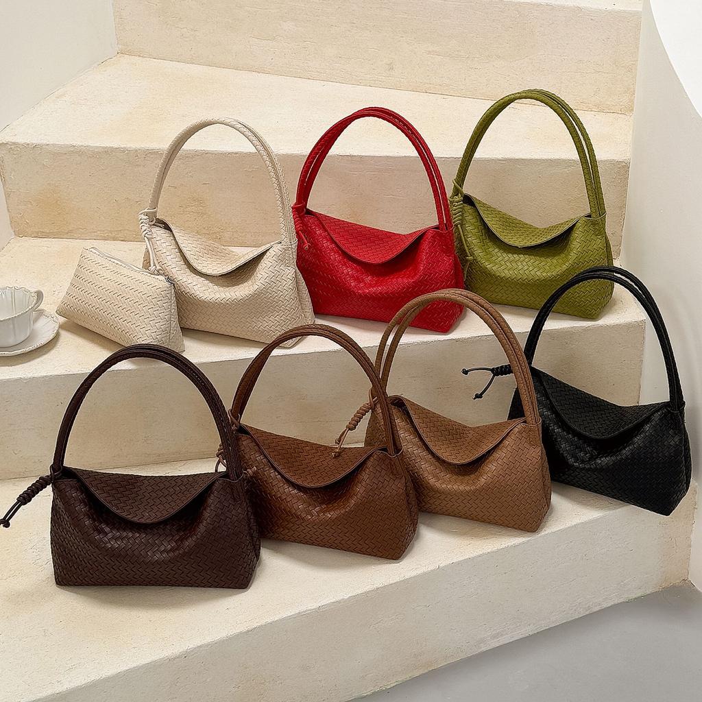 Hand-held Woven Bag - A Retro and Unique Handbag for Casual Commuting, Suitable for Carrying on The Arm.