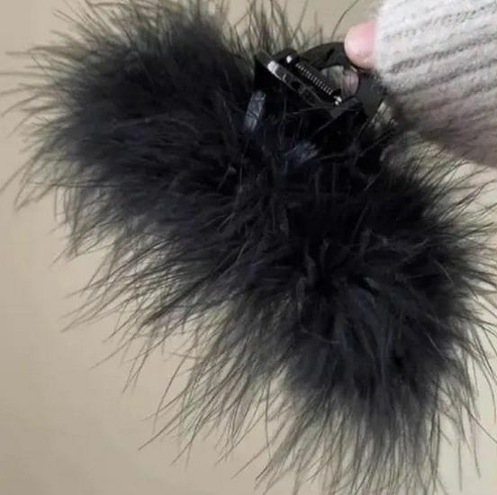 

Large Retro Black Feather Hair Claw - Exaggerated Stage Styling Accessory