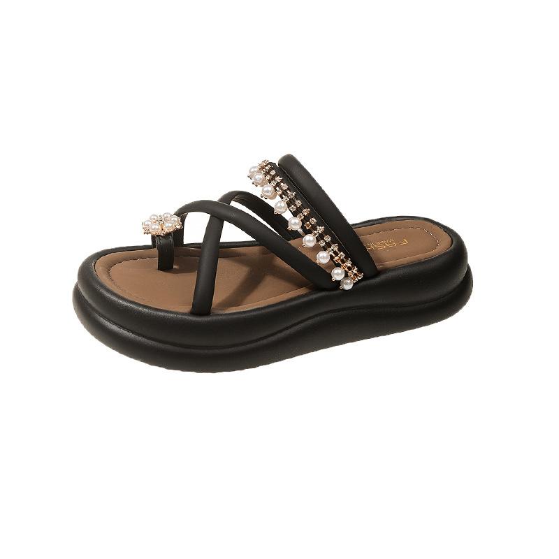 Women's Korean version of cool slippers thick-soled non-slip one-word slippers 2025 summer outer wear lady set toe pearl Roman sandals