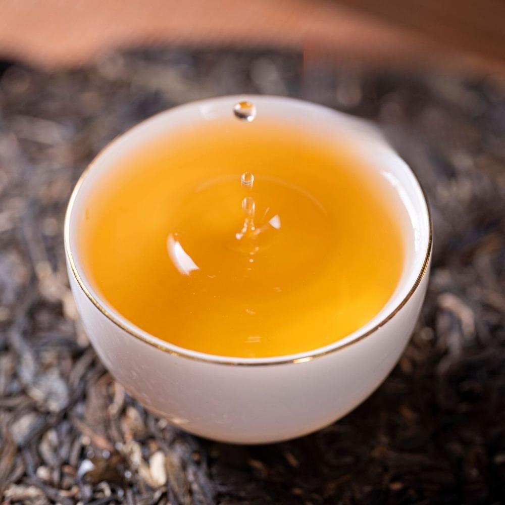 Yunnan Ice Island Pu-erh Raw Tea - 357g Tea Cake