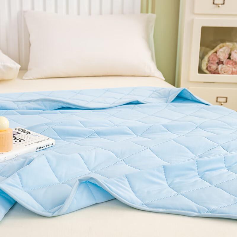 Louis Kellog Cooling Summer Quilt