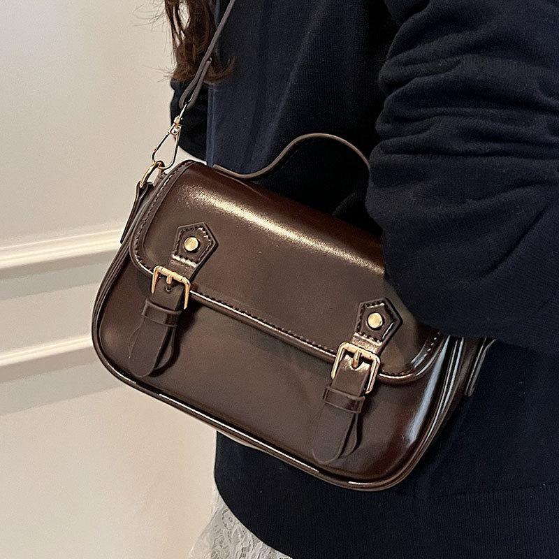 Trendy new British retro college style portable mailman bag temperament advanced sense commuting versatile messenger women's bag