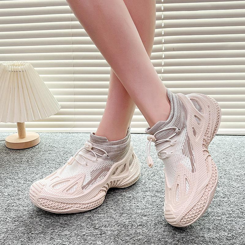 One-pedal soft-soled dad shoes for women 2025 summer new trend mesh shoes breathable thick-soled fly-woven casual sports shoes
