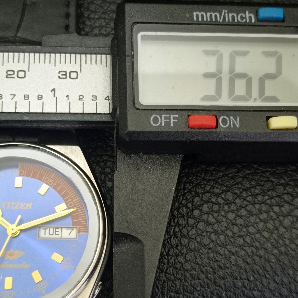 CITIZEN AUTOMATIC VINTAGE 8200 JAPAN MENS BLUE COLOR DIAL WATCH a702143-5 R208-a702143